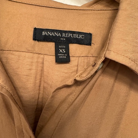 New (w/o) tag- Banana Republic Tan Collared Shirt - Picture 2 of 4